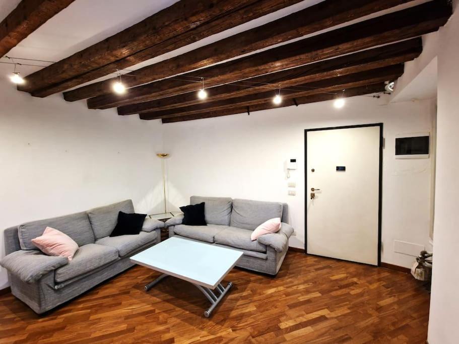 Magnifico Appartamento Ristrutturato Milan Luaran gambar