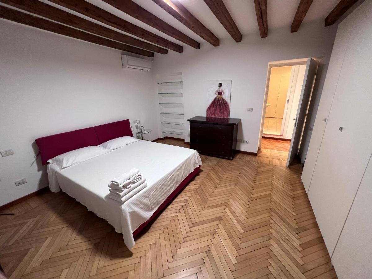 Magnifico Appartamento Ristrutturato Milan Luaran gambar